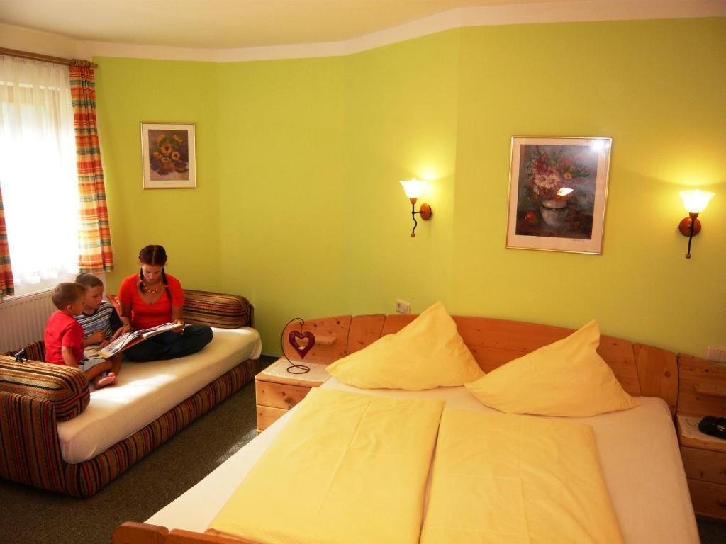 Ferienhaus Ahorn Neustift im Stubaital Habitación foto